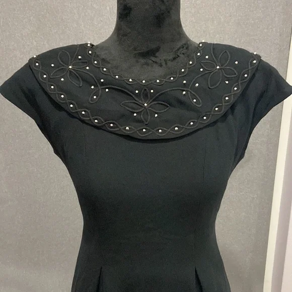 Pencil dress 🖤 - Picture 2 of 6